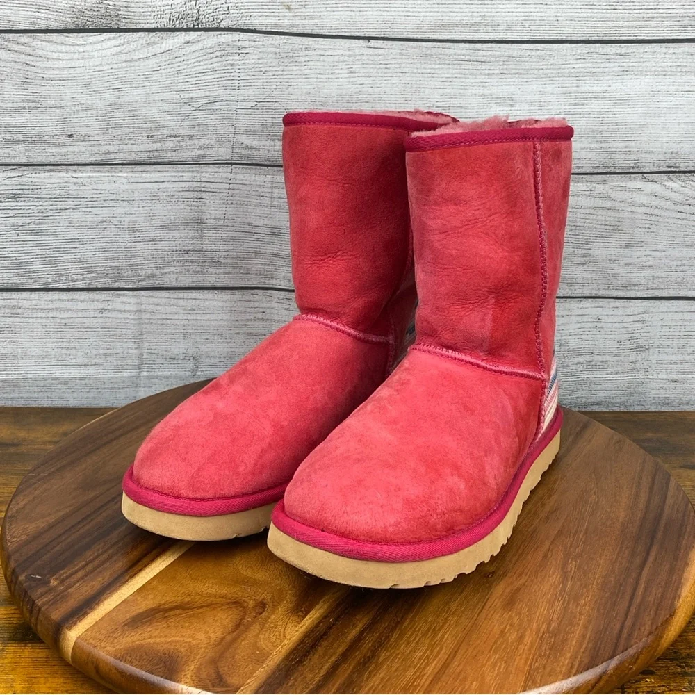 UGG Classic Short Serape Pink Multicolor Stripes Limited Edition Boot Women’s 10